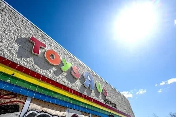 Toys R Us storefront with colorful signage Toys R Us storefront with colorful signage