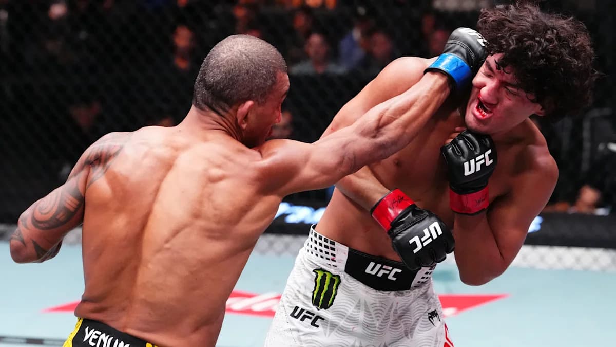 Raul Rosas Jr. revient sur la fin effrayante de son combat UFC Vegas 121 contre Raoni Barcelos : « Je ne savais pas s'il était mort » Raul Rosas Jr. revient sur la fin effrayante de son combat UFC Vegas 121 contre Raoni Barcelos : « Je ne savais pas s'il était mort »