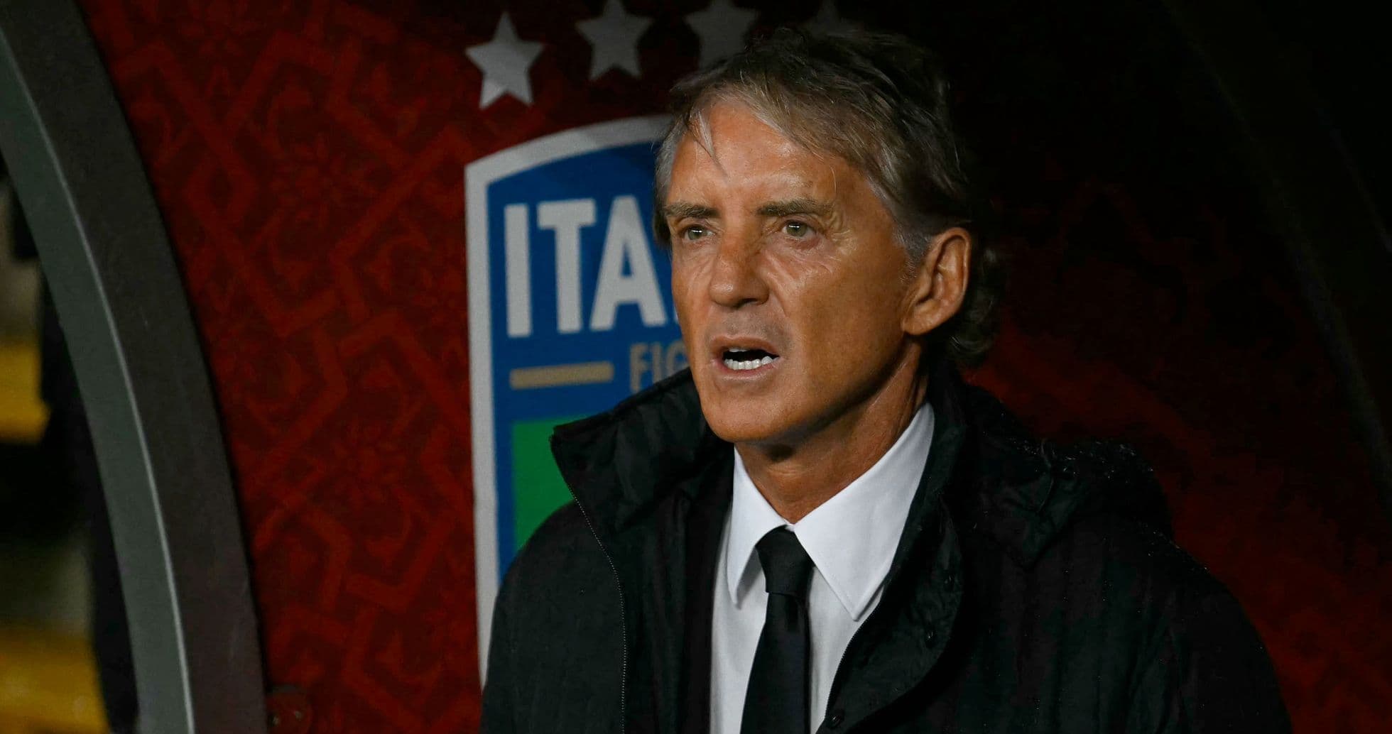 Roberto Mancini félicite les joueurs italiens pour leur performance sur un terrain difficile après la victoire contre la Turquie Roberto Mancini félicite les joueurs italiens pour leur performance sur un terrain difficile après la victoire contre la Turquie